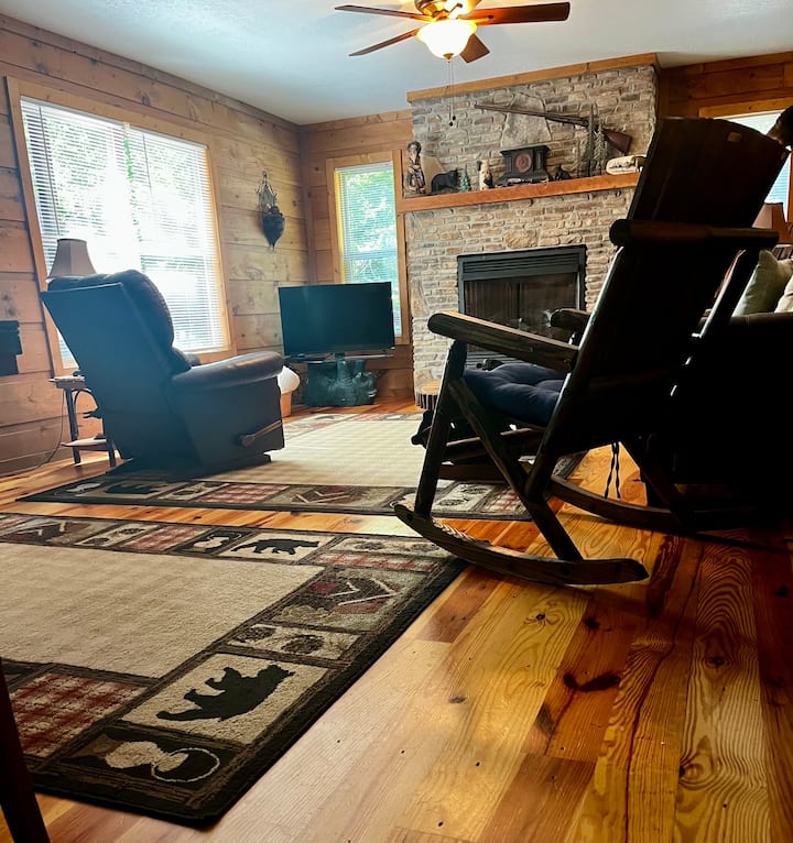 Bear Paw Cabin - Dillard, GA