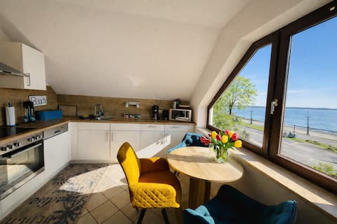 Apartment with lake view & garden for 5 people