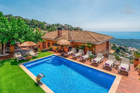 Airbnb con mejor rendimiento: Luxury Villa with Pool and Sea Views en Lloret De Mar