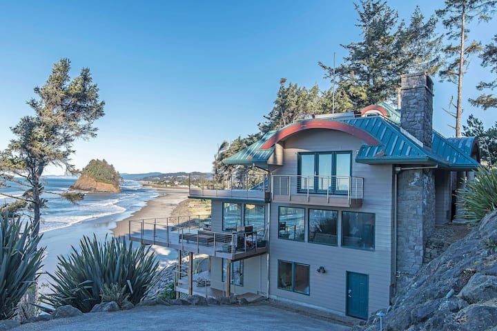 Ocean Front 6 bdrm, hot tub, Wi-Fi, pet-friendly,