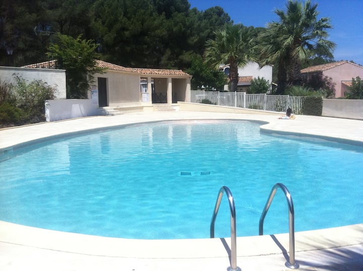 Villa Isabelle: Gated Domaine, Parking,shared Pool - Pézenas