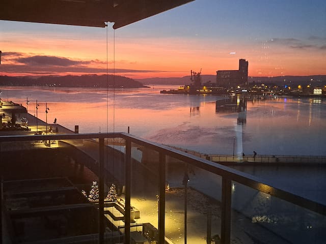 Panoramautsikt. Utsikt til Operaen og Munch.