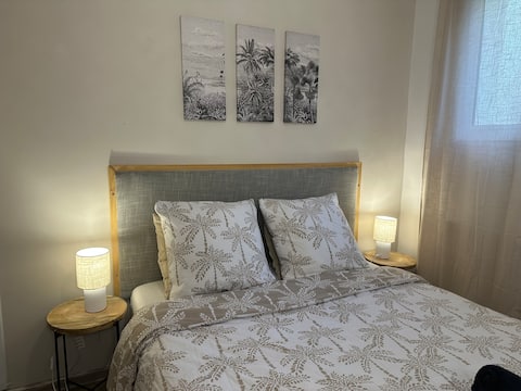 Le Bohème – Near the train station & shops, private parking