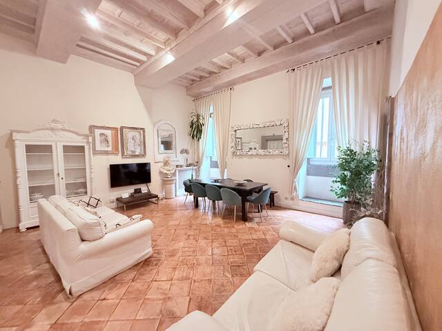 Piazza Navona large Luxury Stay, Walk all sights gallery image 2