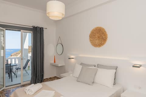 Popular Airbnb listing: InHarmony | at city heart @ vivere luxury suites in Δήμος Αστυπαλαίας