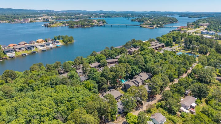 Lake Condo With Amazing Views! Great Patio | Pool! - Lake Hamilton, AR