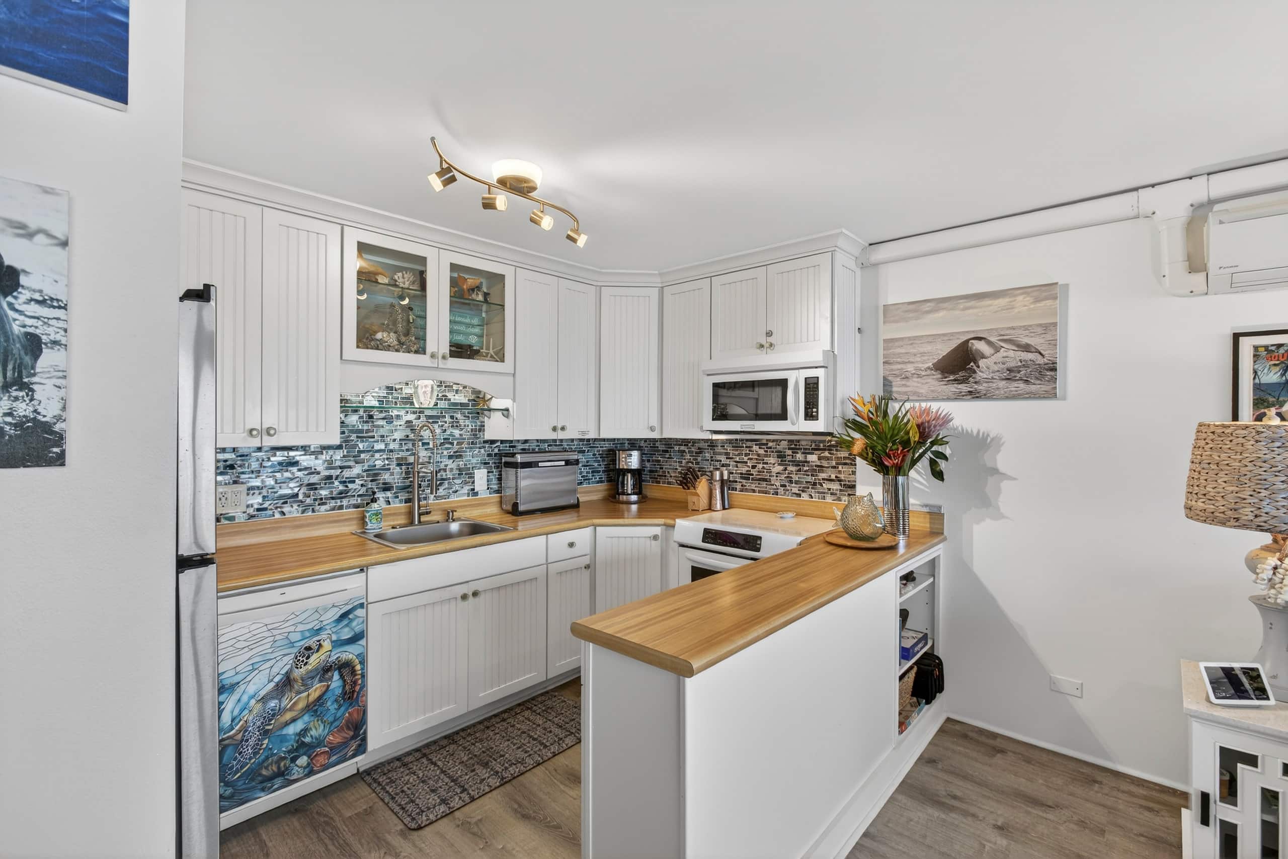 Condo in Lahaina · ★4.94 · 1 bedroom · 2 beds · 1 bath - Image 11