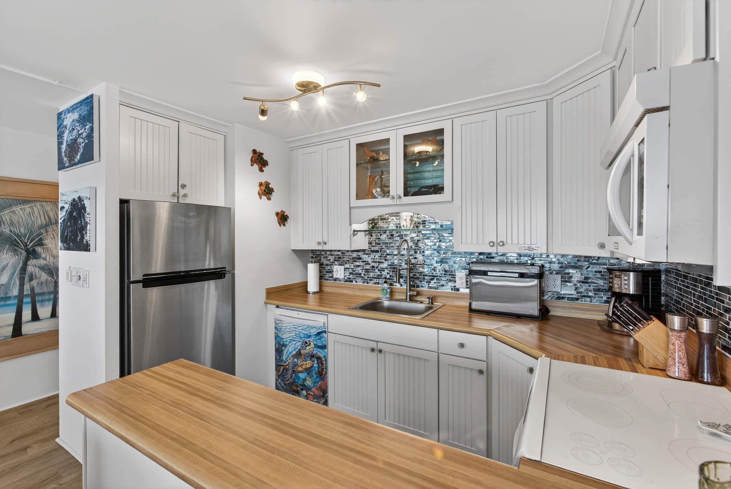 Condo in Lahaina · ★4.94 · 1 bedroom · 2 beds · 1 bath - Image 12