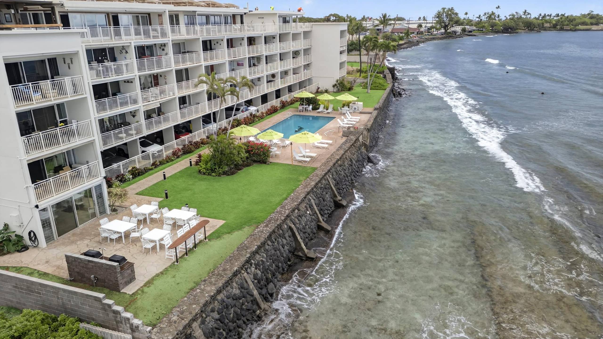 Condo in Lahaina · ★4.94 · 1 bedroom · 2 beds · 1 bath - Image 36