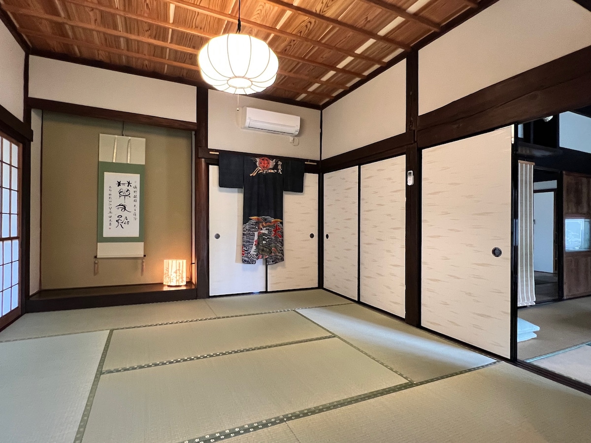 Japanese-style room 8 posts