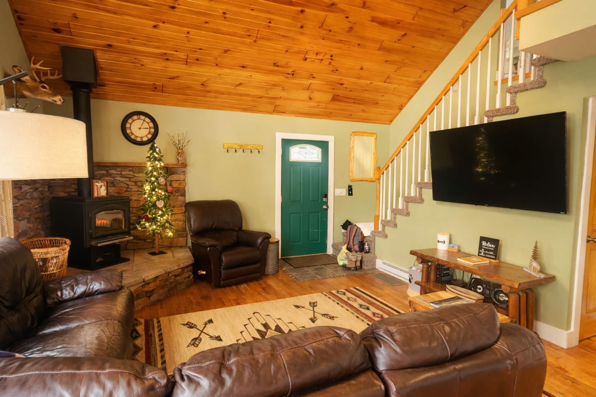 Black Bear Cottage-Hot Tub, Pet Friendly! — photo 4