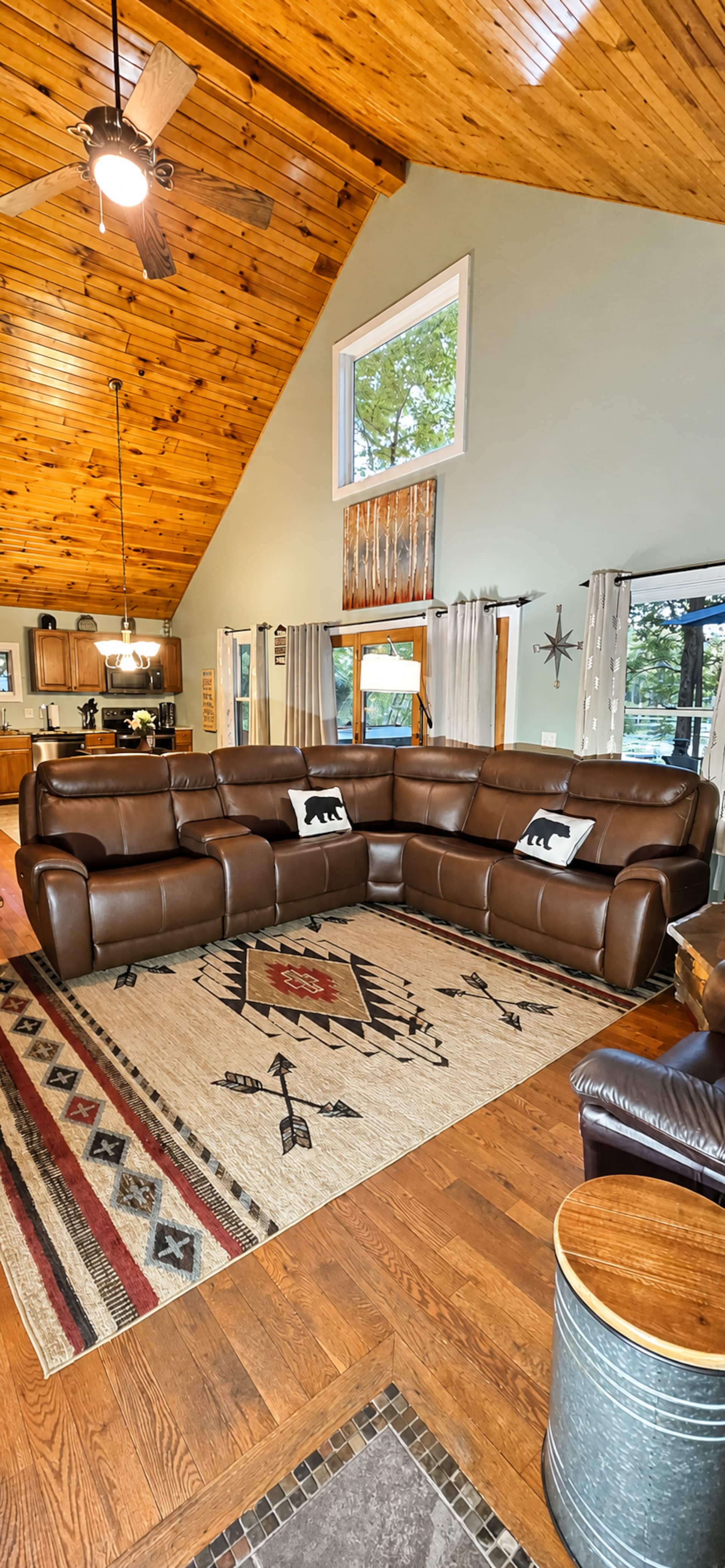 Black Bear Cottage-Hot Tub, Pet Friendly! — photo 5
