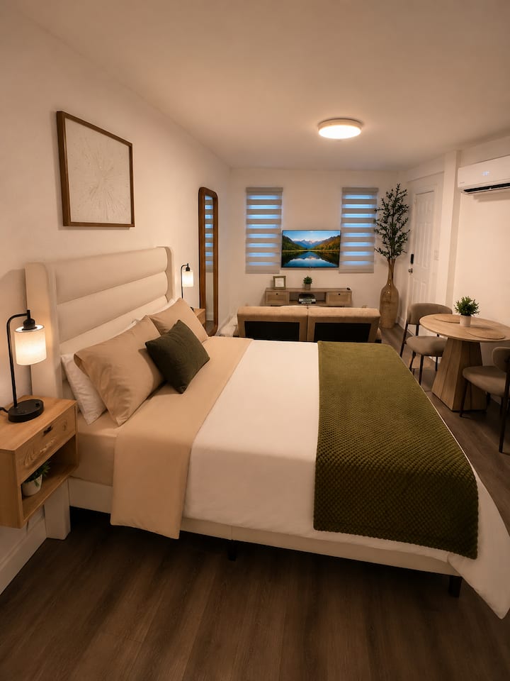 Modern Rc Gardens Suite | Near Hard Rock Stadium - Miami Gardens, FL
