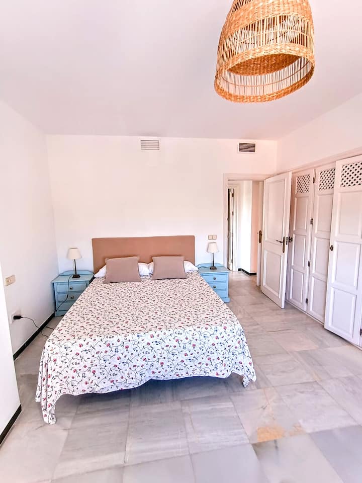 Schlafzimmer 1