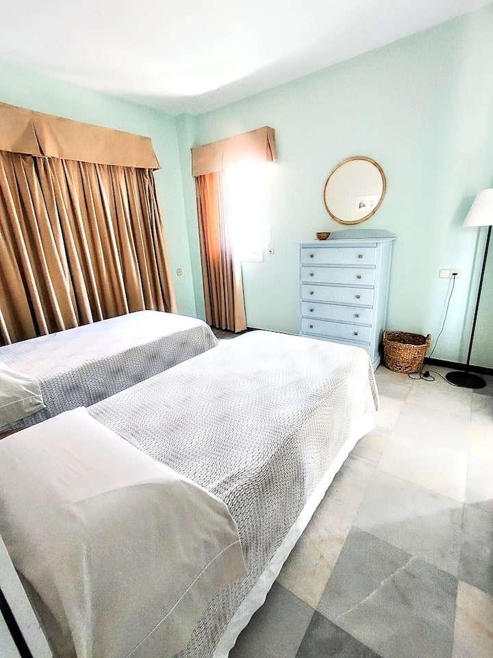 Schlafzimmer 2
