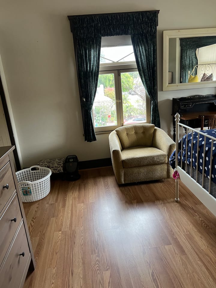 Traveling Nurse Welcome! Cozy Home Long Term Ok - Orange, CA