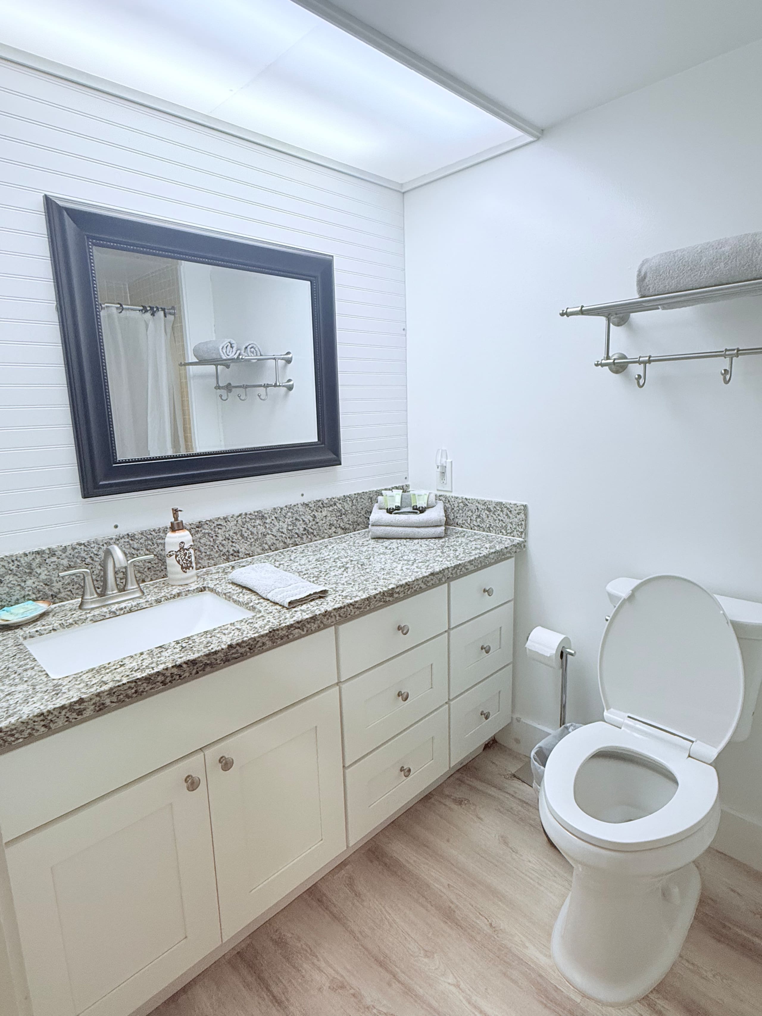 Condo in Hilo · ★4.69 · Studio · 1 bed · 1 private bath - Image 8