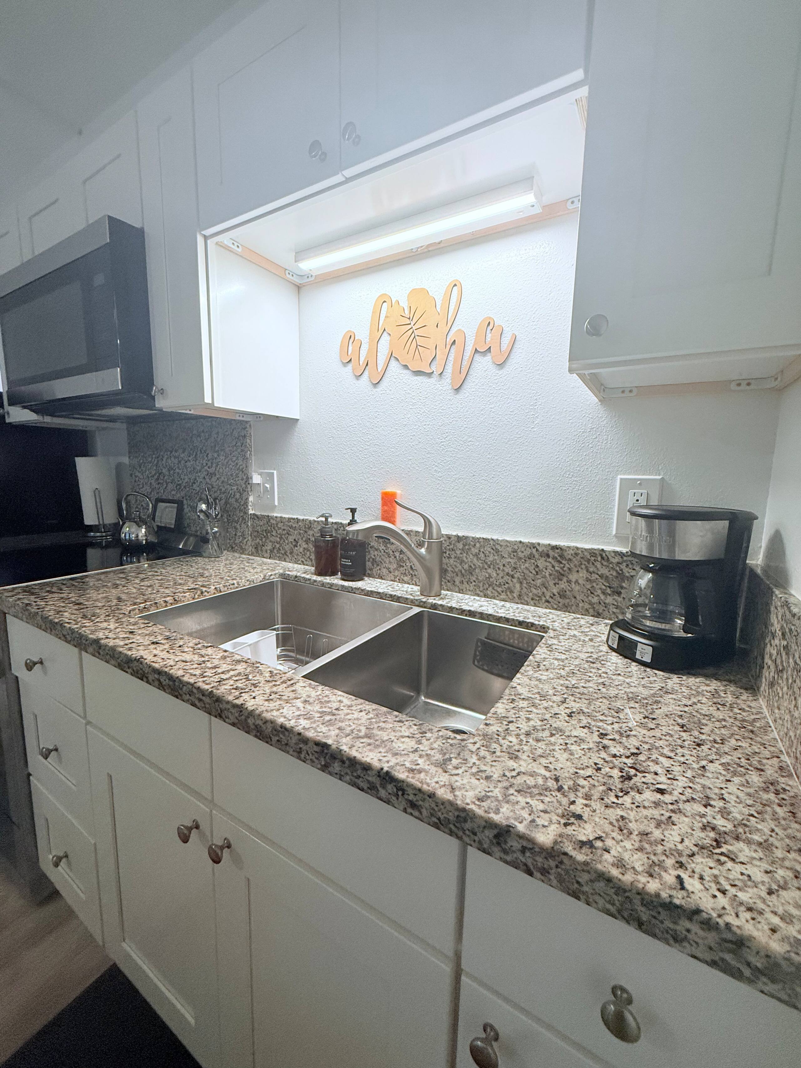 Condo in Hilo · ★4.69 · Studio · 1 bed · 1 private bath - Image 5