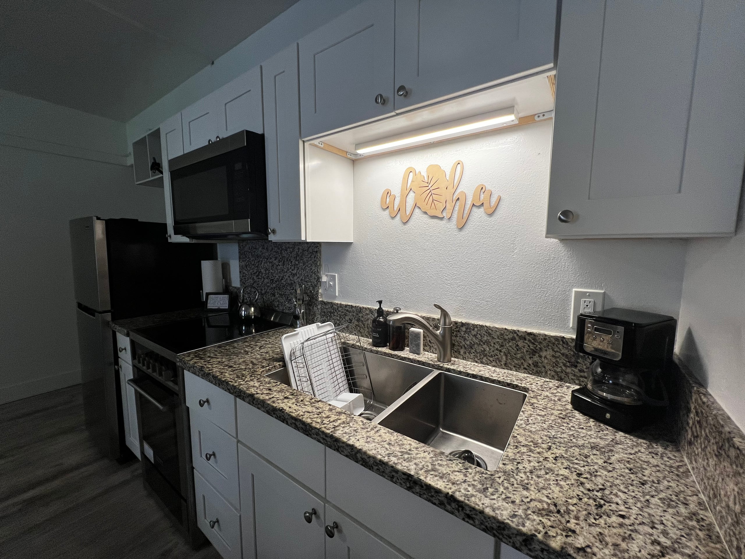 Condo in Hilo · ★4.69 · Studio · 1 bed · 1 private bath - Image 3