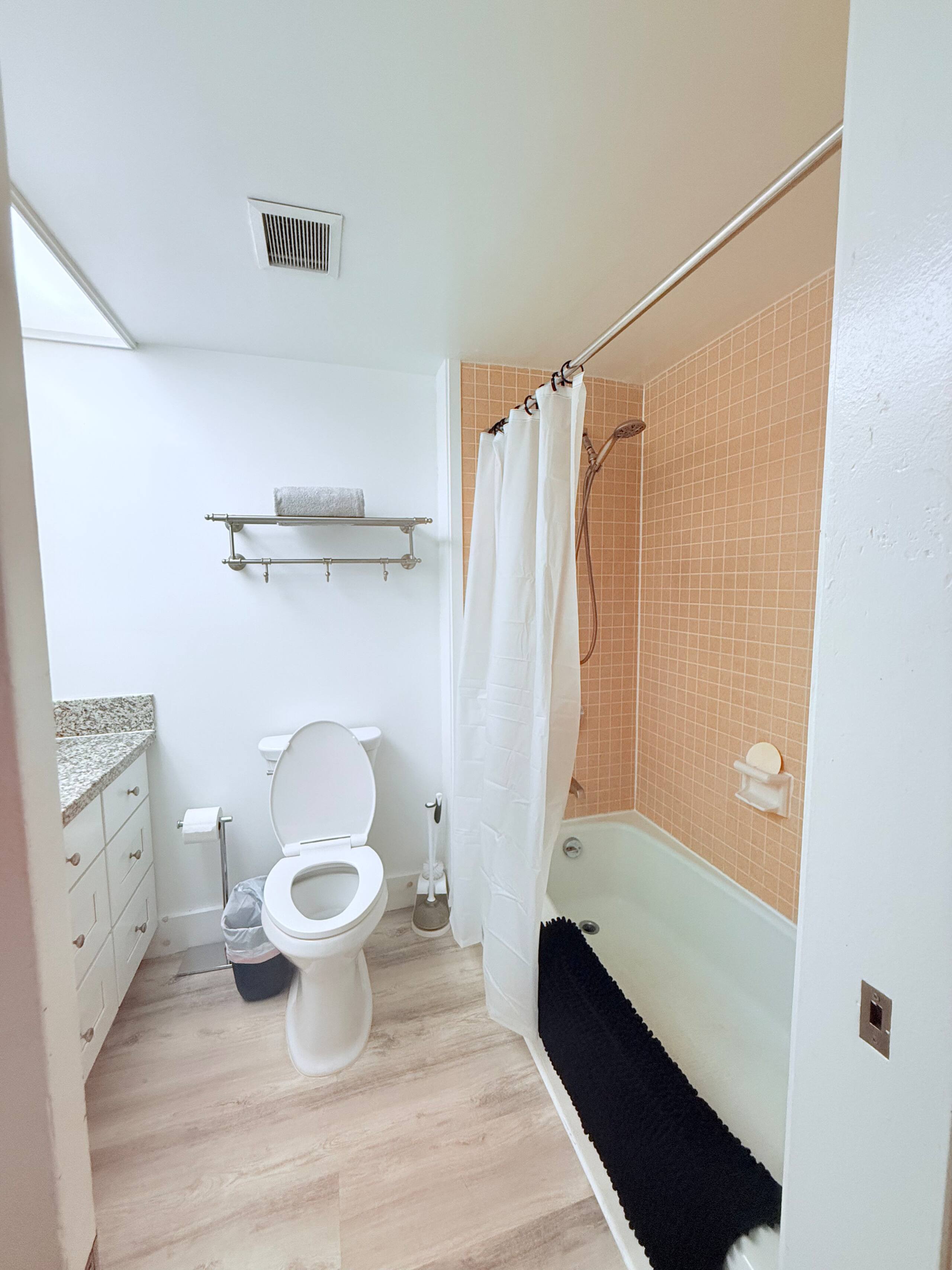 Condo in Hilo · ★4.69 · Studio · 1 bed · 1 private bath - Image 7