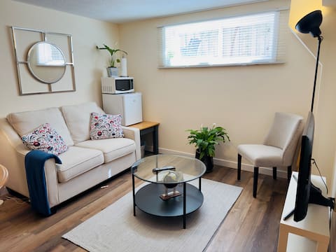 Popular Airbnb listing: *Top 5% Airbnb* Private Studio near Lake + parking in Oakville