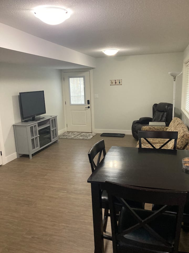 The Retreat
2 Bedroom 
Dog Friendly - Nanaimo