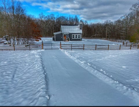 Dog friendly fenced in yard located in Narrowburg!