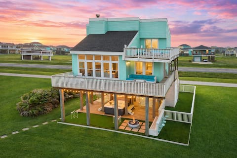 Beachfront + Hot Tub | Putt-Putt | Pet-Friendly