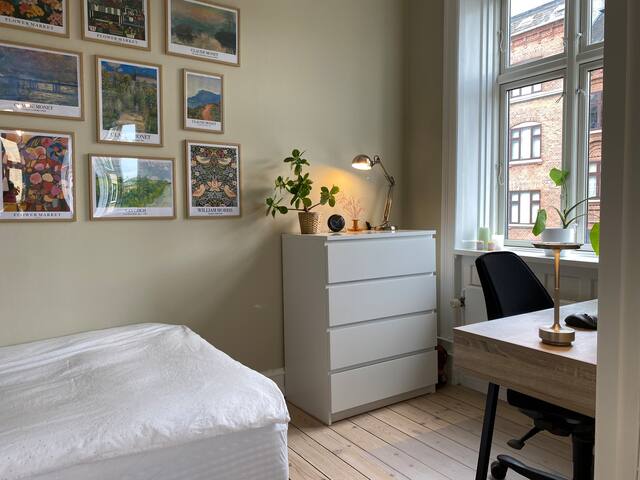 ☆ Lys 3 værelses lejlighed i et pænt nabolag ☆ gallery image 4