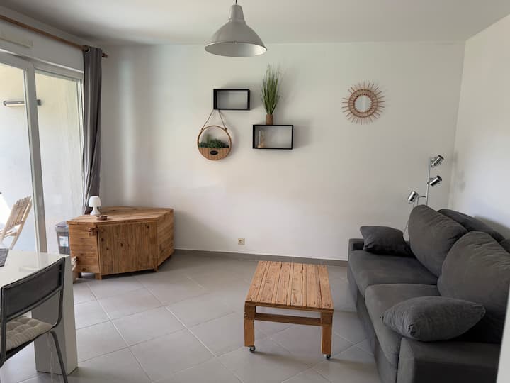 Charmant 2 Pièces En Rez De Jardin - Pégomas