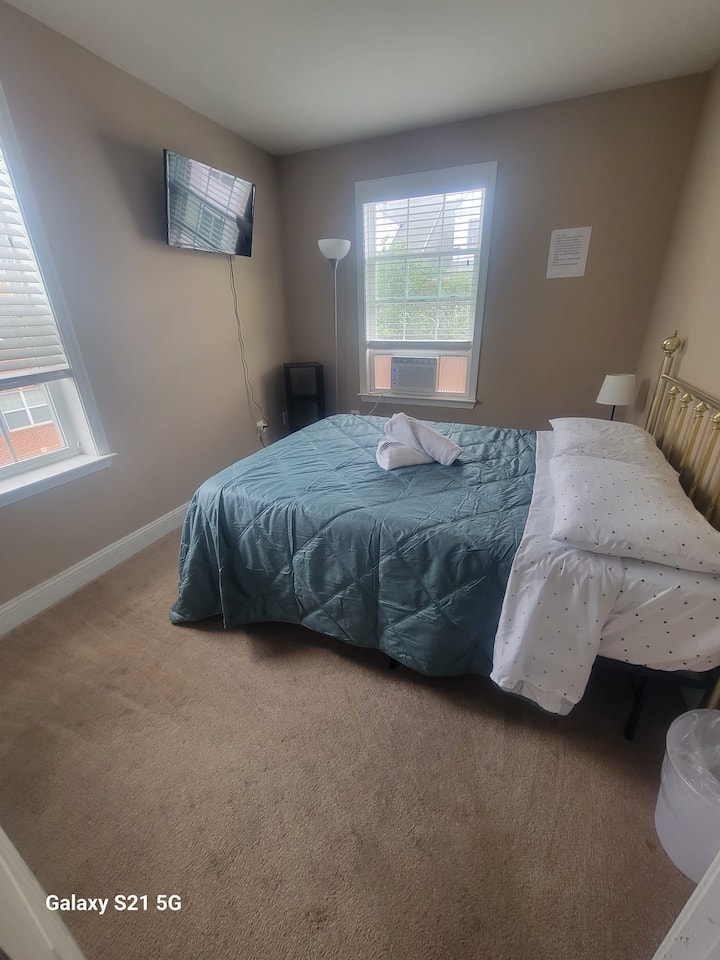 #2 - Townhouse Bedroom - UMMC, J Hopkins, Stadiums