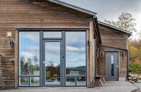 Modern cottage at the foot of Kungsleden!