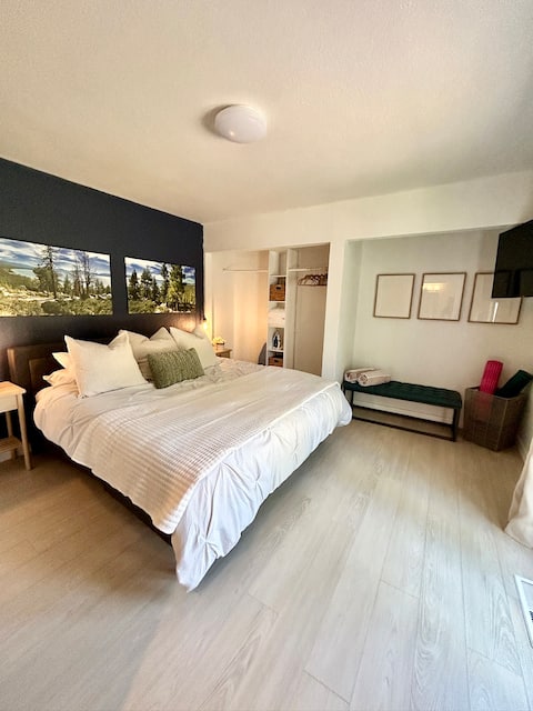 1BR/2BA, View of Heavenly +huge fenced yard + gym