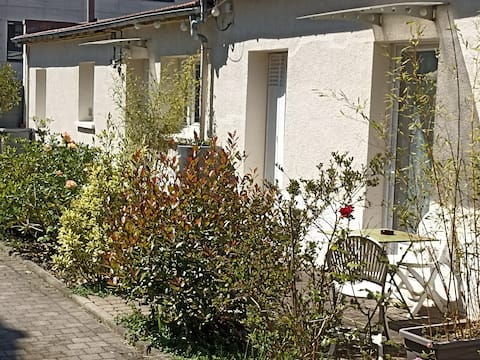 2 terraced flats 6 beds 2 bathrooms at Paris gate