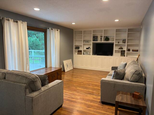 Beautiful lake home – 45 minutes from Twin Cities gallery image 3