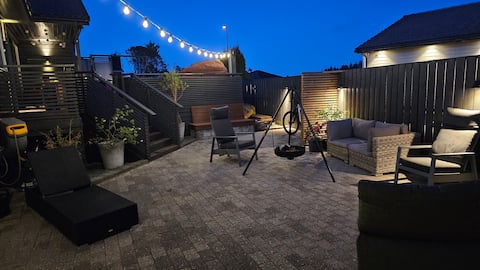 Large detached house with pool and jacuzzi