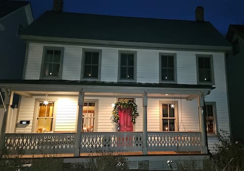 Totally Renovated historic house near town center