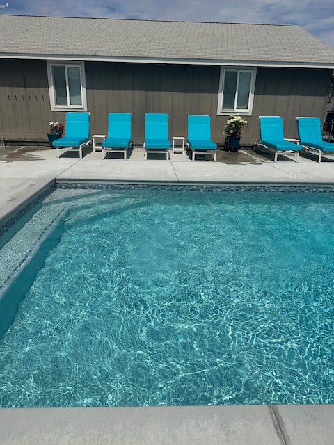 J and M Retreat - 💦 New heated in ground pool