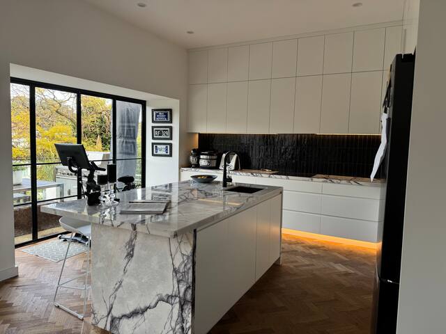 Reesby House – Majestic Family Residence gallery image 5