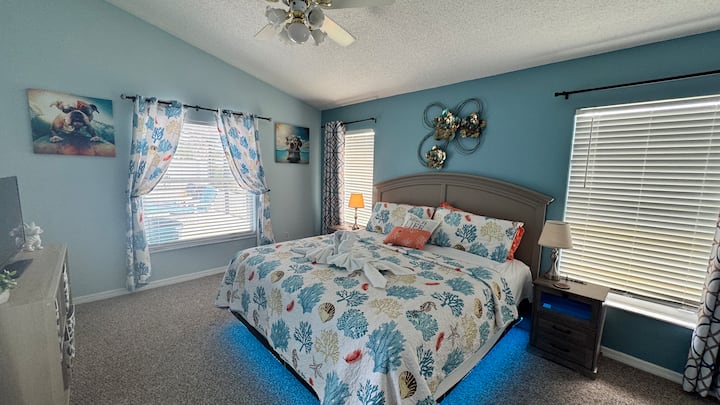 Poolside King Master Suite!