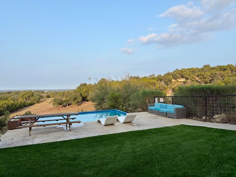Unforgettable Family Stay:Pool, Hot Tub, Swim Hole
