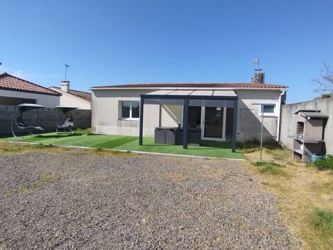 Charming 2 bedroom house near Les Sables