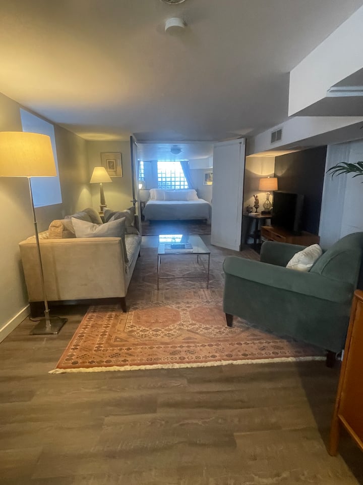1 Bedroom Garden Apartment In Forest Park - Oak Park, IL