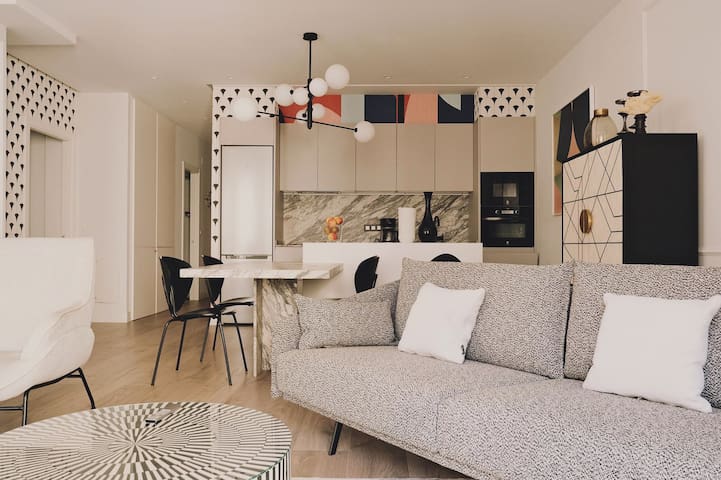 BrisasVT San Sebastián. Next to “La Concha Beach”