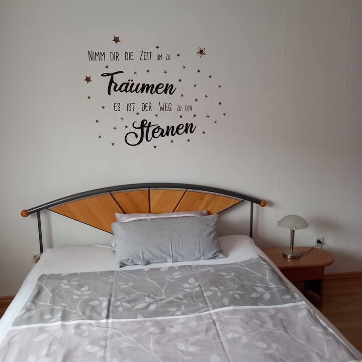 غرفة النوم الأولى