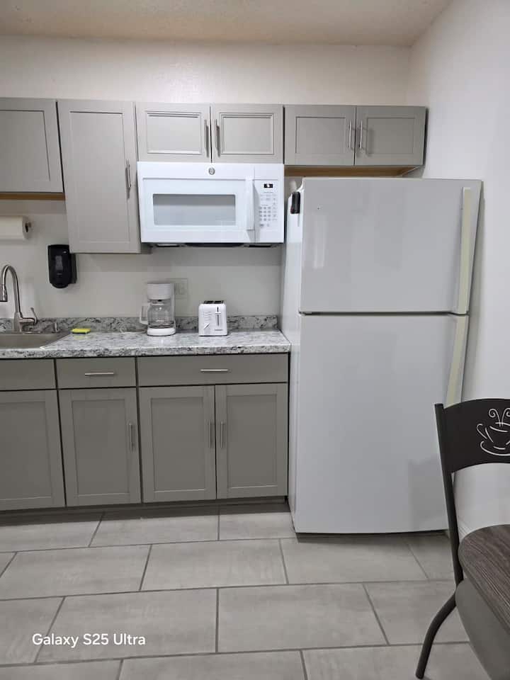 Breezes Suite. - Spring Hill, FL