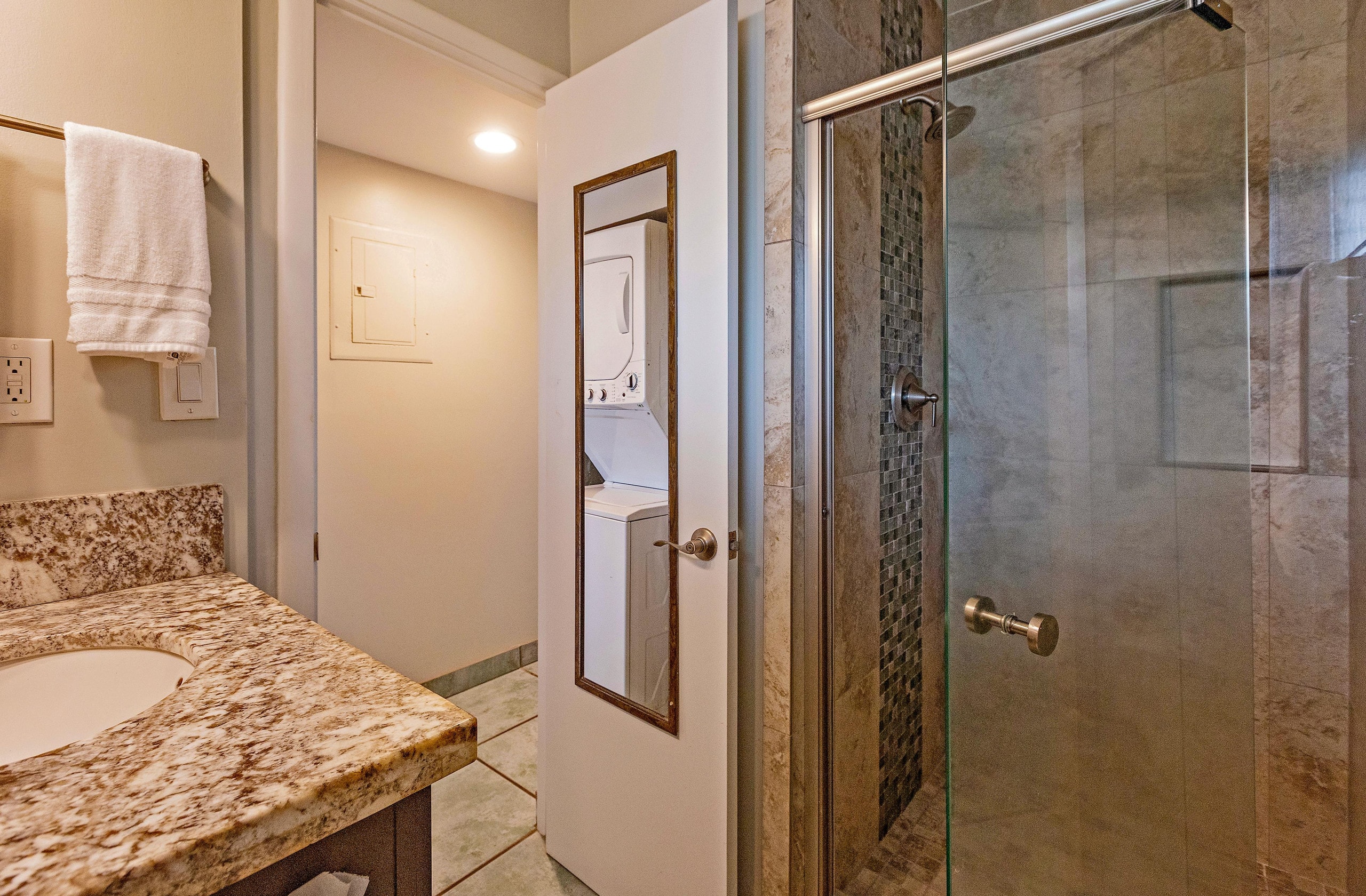 Condo in Lahaina · ★5.0 · 2 bedrooms · 5 beds · 3 baths - Image 49