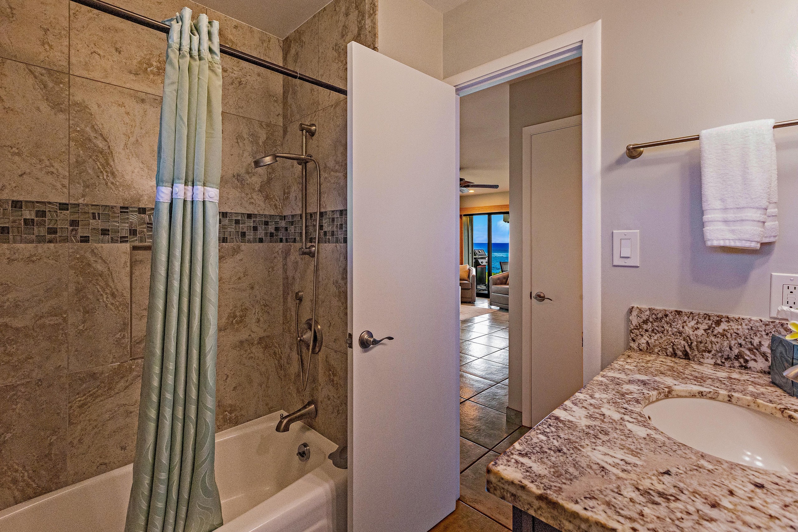Condo in Lahaina · ★5.0 · 2 bedrooms · 5 beds · 3 baths - Image 27