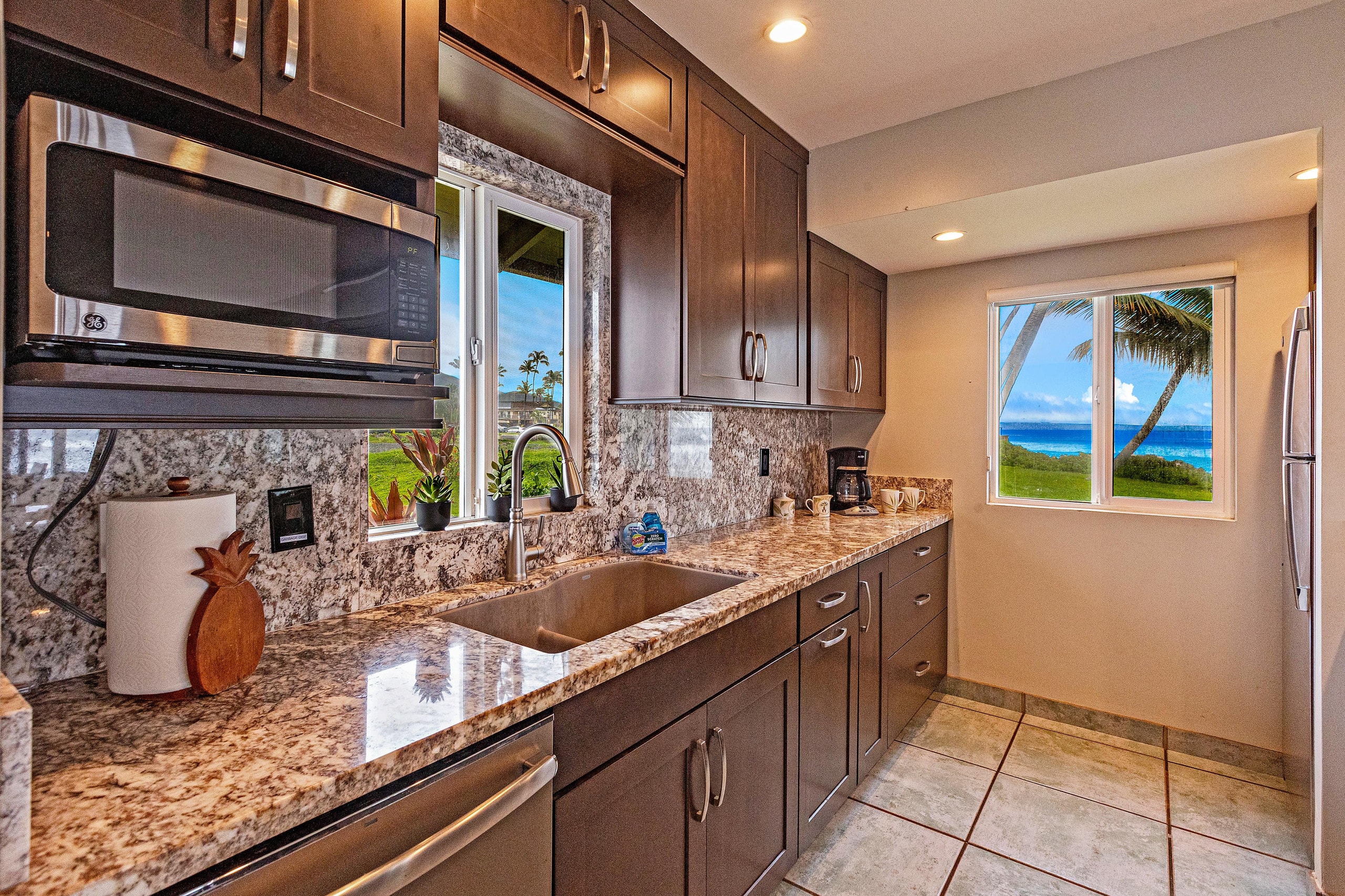 Condo in Lahaina · ★5.0 · 2 bedrooms · 5 beds · 3 baths - Image 7