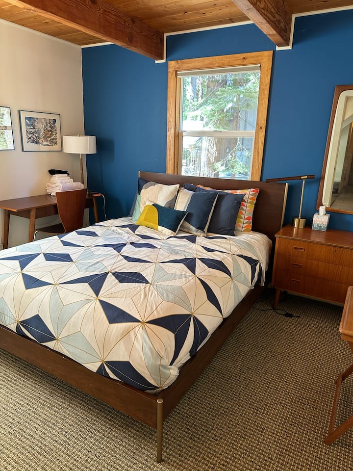 Blue room. New queen mattress and bedding, down pillows and comforter, full length mirror in closet, luggage rack, desk and chair, single foam folding floor mattress, heat / AC.